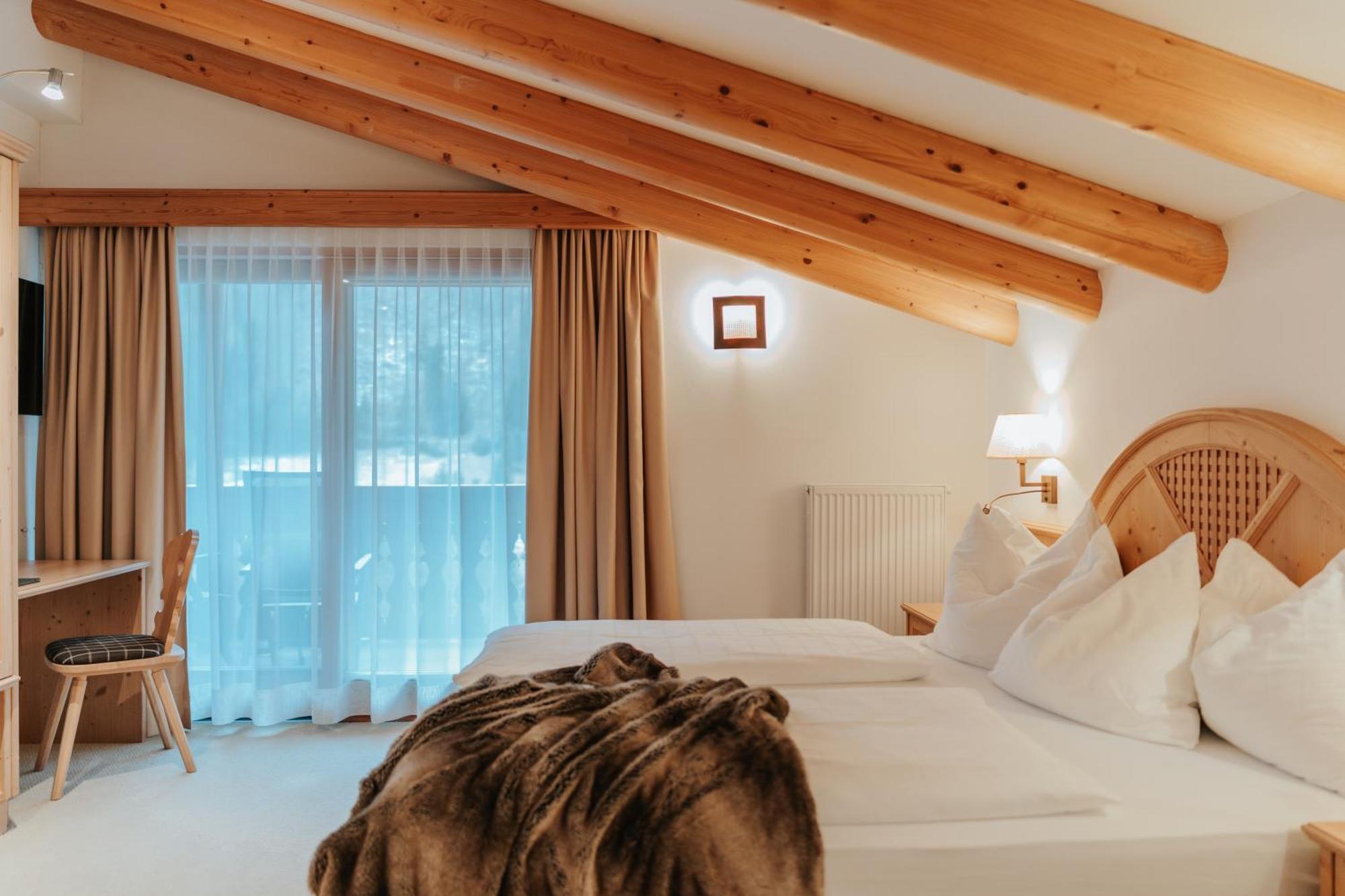 B&B Hotel Mirabel Ortisei Rum bild